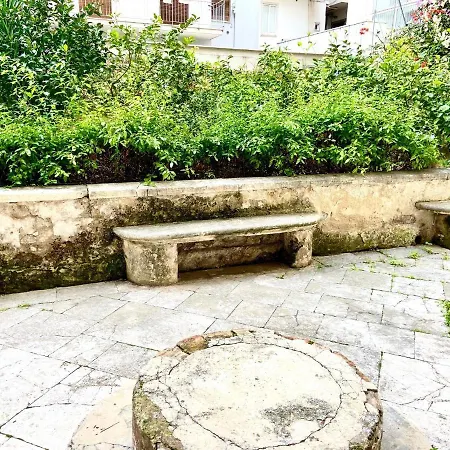 Apartment Black&white Garden Bari