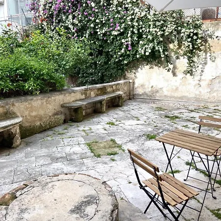 Black And White Garden 아파트 *